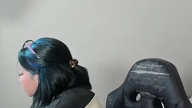 jessicamoonn online show from May 2026 10:28:02 PM