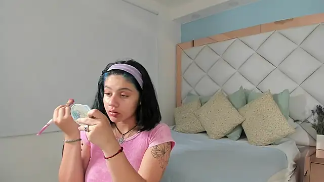 jessicamoonn online show from June 2026 05:37:02 PM