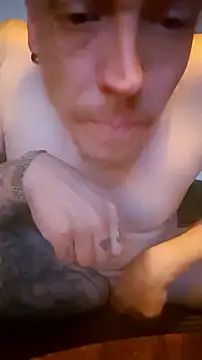 Kingclit1998 online show from April 2026 08:57:02 PM