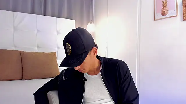Snapshot of Alejo-and-Thiago chatting on June 2026 12:26:02 PM Alejo-and-Thiago online show from June 2026 12:26:02 PM