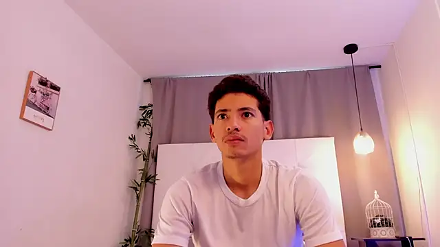 Snapshot of Alejo-and-Thiago chatting on July 2026 12:22:02 PM Alejo-and-Thiago online show from July 2026 12:22:02 PM