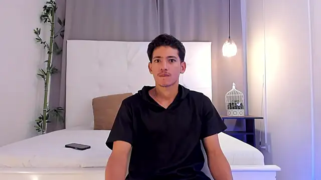 Snapshot of Alejo-and-Thiago chatting on July 2026 12:24:02 PM Alejo-and-Thiago online show from July 2026 12:24:02 PM
