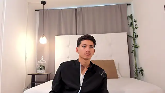 Snapshot of Alejo-and-Thiago chatting on July 2026 12:34:01 PM Alejo-and-Thiago online show from July 2026 12:34:01 PM
