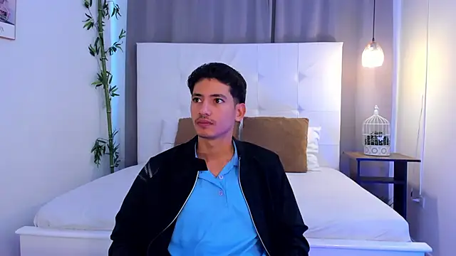 Snapshot of Alejo-and-Thiago chatting on July 2026 01:24:02 PM Alejo-and-Thiago online show from July 2026 01:24:02 PM