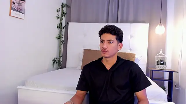 Snapshot of Alejo-and-Thiago chatting on July 2026 12:30:01 PM Alejo-and-Thiago online show from July 2026 12:30:01 PM