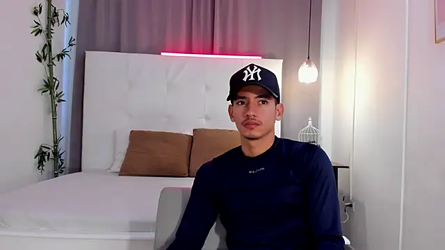 Snapshot of Alejo-and-Thiago chatting on July 2026 12:25:02 PM Alejo-and-Thiago online show from July 2026 12:25:02 PM