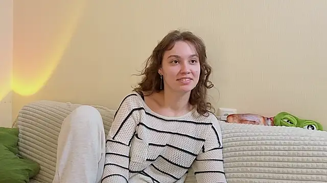 Snapshot of JolieDerringer chatting on May 2026 07:26:01 AM JolieDerringer online show from May 2026 07:26:01 AM