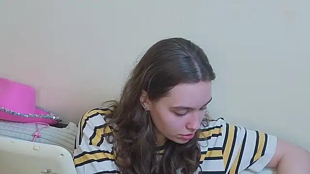 JolieDerringer online show from July 2026 07:11:02 AM