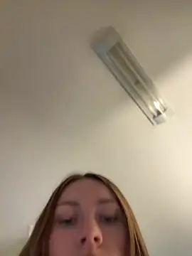 Snapshot of daisycollins chatting on June 2026 06:27:01 AM daisycollins online show from June 2026 06:27:01 AM