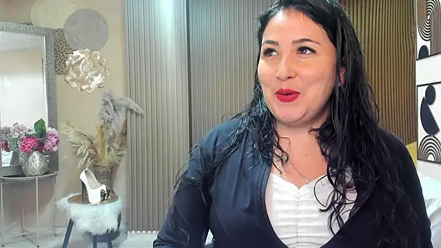 Snapshot of BBWLuxuryMuse chatting on May 2026 11:38:01 AM BBWLuxuryMuse online show from May 2026 11:38:01 AM