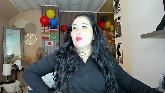 Snapshot of BBWLuxuryMuse chatting on June 2026 11:45:01 AM BBWLuxuryMuse online show from June 2026 11:45:01 AM