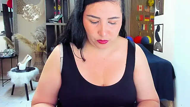 Snapshot of BBWLuxuryMuse chatting on July 2026 11:18:01 AM BBWLuxuryMuse online show from July 2026 11:18:01 AM