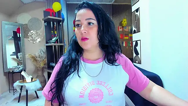 Snapshot of BBWLuxuryMuse chatting on July 2026 11:24:01 AM BBWLuxuryMuse online show from July 2026 11:24:01 AM