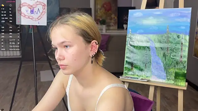 MoonF0xy online show from May 2026 11:49:01 AM