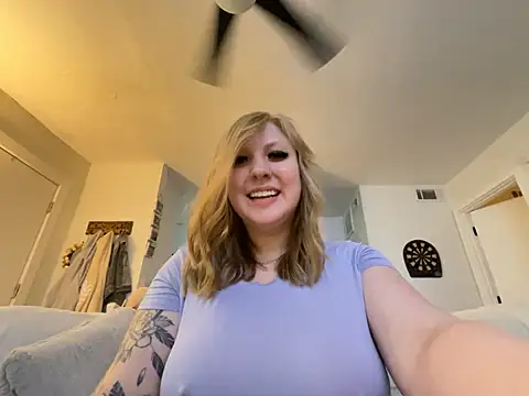 Snapshot of blonde__baby chatting on May 2026 12:41:01 AM blonde baby online show from May 2026 12:41:01 AM