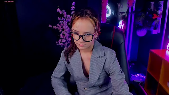 AgataSilk online show from May 2026 09:10:01 PM