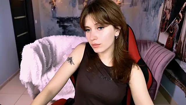LolaDominara online show from July 2026 01:15:01 PM