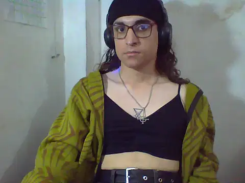 Snapshot of LaCuerva chatting on May 2026 04:47:02 PM LaCuerva online show from May 2026 04:47:02 PM