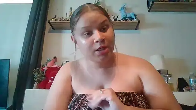 Snapshot of prettybabygurl04 chatting on May 2026 08:16:01 PM prettybabygurl04 online show from May 2026 08:16:01 PM
