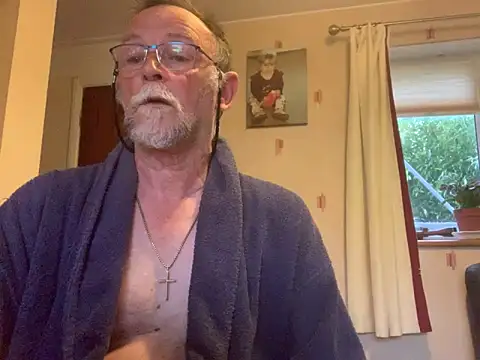 Moonraker64 online show from June 2026 04:42:02 AM