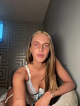 Snapshot of Exotic-Elsie chatting on May 2026 09:22:01 PM Exotic-Elsie online show from May 2026 09:22:01 PM