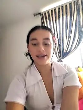 Snapshot of L0lita_Emi12 chatting on June 2026 09:27:02 PM L0lita Emi12 online show from June 2026 09:27:02 PM