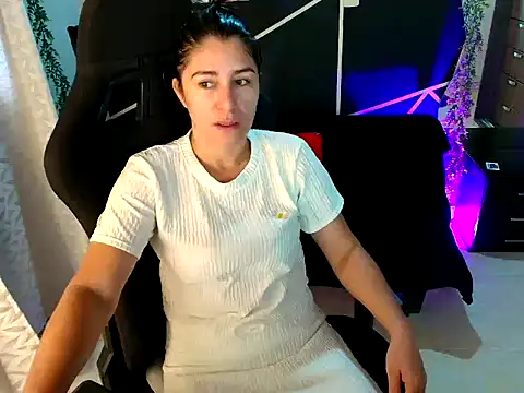 Snapshot of LUCYMILF_SEXY chatting on May 2026 11:59:02 AM LUCYMILF SEXY online show from May 2026 11:59:02 AM