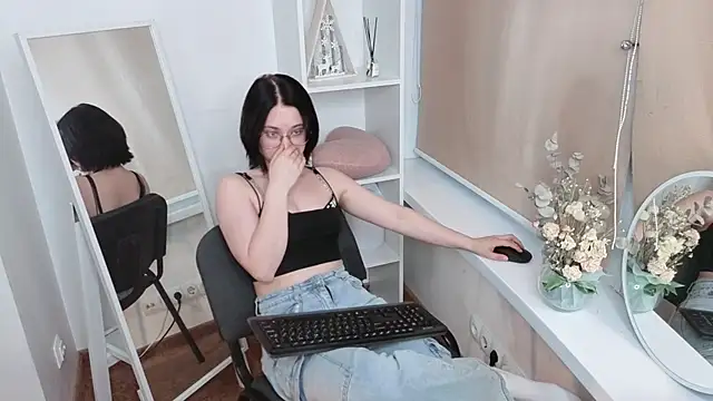 ColleenCabe online show from May 2026 04:47:02 PM