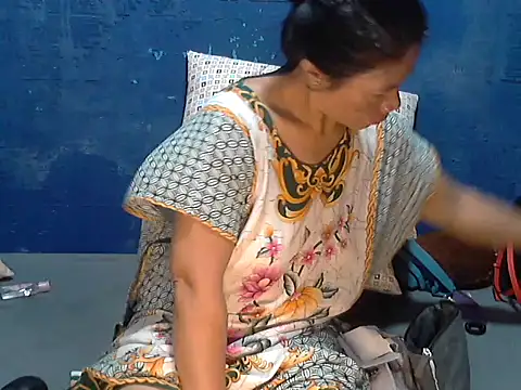 hotchilimom online show from February 2026 03:18:02 AM