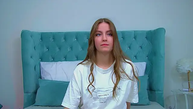 SofiaSarvains online show from June 2026 07:07:02 PM