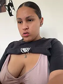 Snapshot of Selene_Voon_ chatting on July 2026 08:41:02 PM Selene Voon online show from July 2026 08:41:02 PM