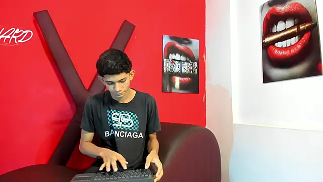 TWINKS BOYSX online show from May 2026 01:37:01 PM