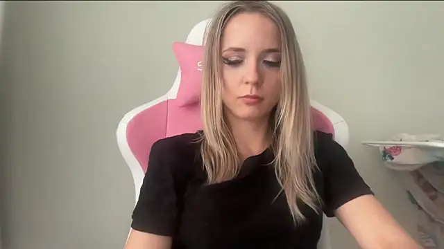 SisiBunny online show from June 2026 04:38:02 PM