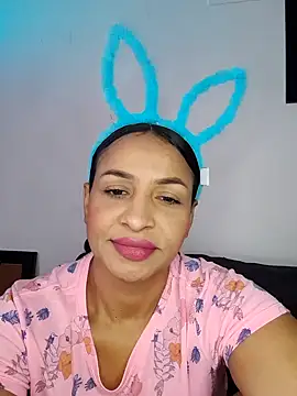 Snapshot of mell0102 chatting on June 2026 01:47:01 PM mell0102 online show from June 2026 01:47:01 PM