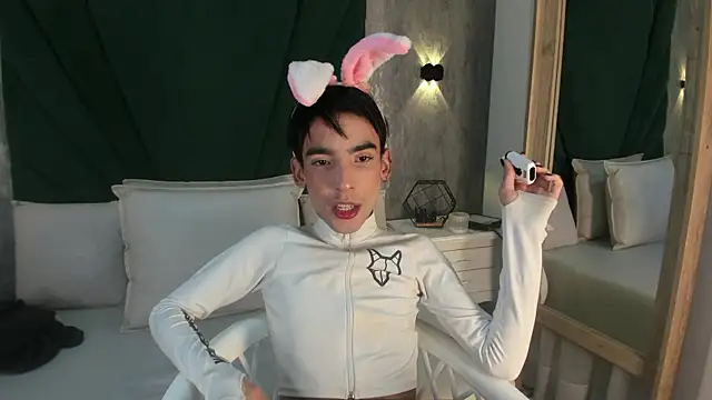 Andy vergara1 online show from May 2026 12:00:02 PM