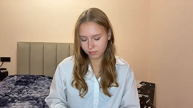 Snapshot of AlisaDreamy chatting on May 2026 02:12:01 PM AlisaDreamy online show from May 2026 02:12:01 PM