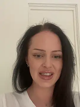 molotovmami online show from May 2026 04:22:02 PM