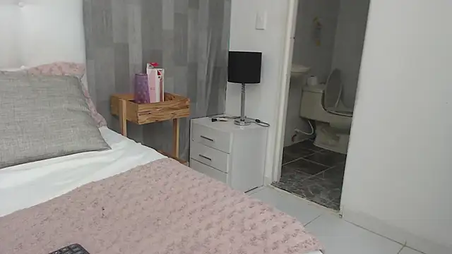 AnaJacksonn online show from May 2026 07:11:01 PM