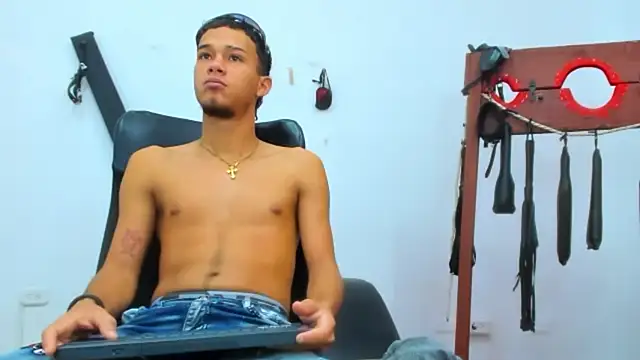 friends lust latin online show from May 2026 06:25:02 PM