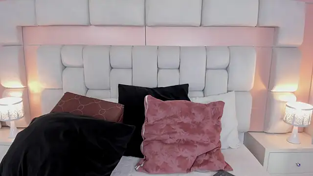 Arianna Davis online show from July 2026 07:38:01 PM