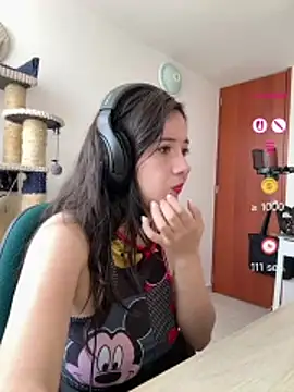 Snapshot of Annie_loveer chatting on July 2026 05:45:01 PM Annie loveer online show from July 2026 05:45:01 PM