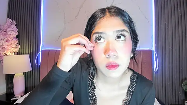 Hanna Thorne online show from July 2026 06:15:02 PM