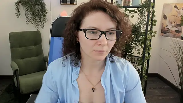 AureliaGleam online show from May 2026 01:45:02 AM