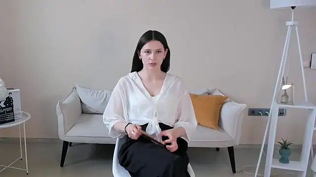 FlorancePistilli online show from May 2026 12:34:02 PM