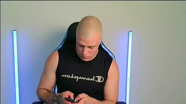 Snapshot of Bigbaald chatting on July 2026 12:23:01 PM Bigbaald online show from July 2026 12:23:01 PM