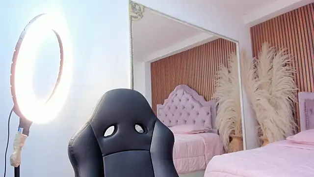 Snapshot of KourtneyAndrews chatting on June 2026 10:00:02 PM KourtneyAndrews online show from June 2026 10:00:02 PM
