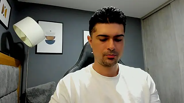 Snapshot of ZEI-001 chatting on June 2026 01:21:01 AM ZEI-001 online show from June 2026 01:21:01 AM