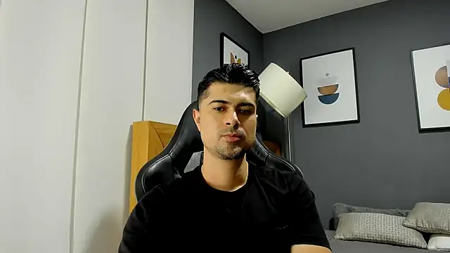 Snapshot of ZEI-001 chatting on June 2026 01:21:01 AM ZEI-001 online show from June 2026 01:21:01 AM