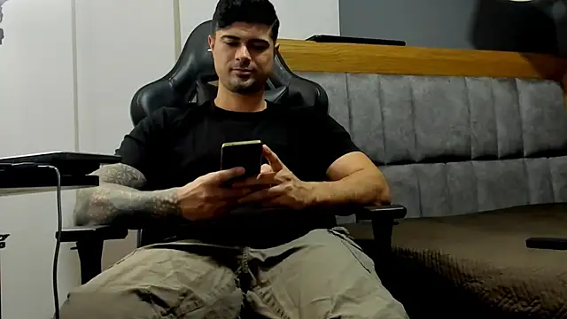 Snapshot of ZEI-001 chatting on July 2026 03:03:02 PM ZEI-001 online show from July 2026 03:03:02 PM