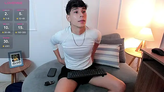 Snapshot of jacob_colliins chatting on June 2026 08:13:02 PM jacob colliins online show from June 2026 08:13:02 PM